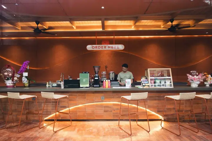 The terracotta café bar with an arc of light